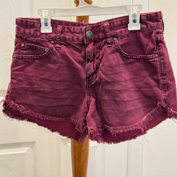 Free People Cut Off Short Harlo Denim Maroon Purple Distressed Sz 25 Baddy core - Picture 11 of 11